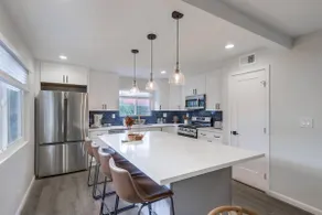 Luxe 3 Bedroom Beach | Downtown | Firepit| Yard - Image 3