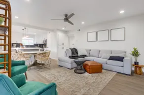 Luxe 3 Bedroom Beach | Downtown | Firepit| Yard - Image 2