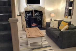 Bumblebee Cottage - Image 2