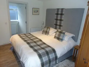 Dreamwood Cottage, Loch Lomond, Luxury Apartment. - Image 5