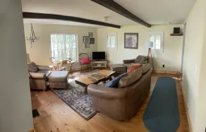 Relaxed waterfront cabin in the Dartmouth region - Image 4