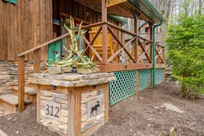 Spacious Cabin w/ Hot Tub 3Bed, 2 bath - Image 3