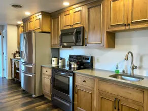 RENOVATED! Top location ON lake! Walk to slopes! - Image 5