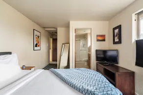 4BR • Sleeps 10 • Trendy Arts District Location - Image 4