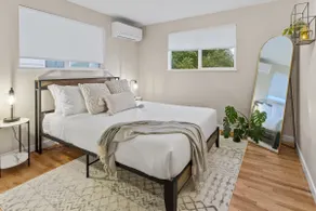 5BR Modern & Spacious w/ AC | Central + Transit - Image 2