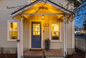 Vintage Trail House in Historic Downtown Snohomish- 3 bed 2 bath home - Image 3