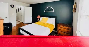 Roger's Park 2 Bedroom spacious with free parking - Image 2