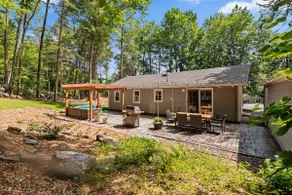 Bright and Charming Single-Family Home at the Lake - Image 3
