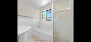 Lovely 2 bedroom unit with pool access - Image 3