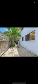 Lovely 2 bedroom unit with pool access - Image 5
