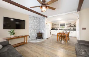 3 Bed 2 Bath Cabin on 300 acre Cattle Farm with Hot Tub and Private River Access - Image 4