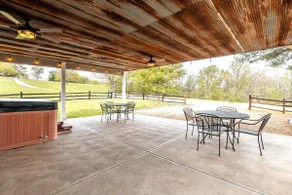 3 Bed 2 Bath Cabin on 300 acre Cattle Farm with Hot Tub and Private River Access - Image 2