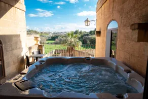 Centre Island Holiday Home with private pool and hot tub - Image 2