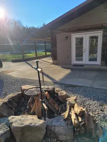 The Cabin- private,cozy, firepit, hammock, pacman - Image 3
