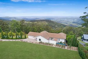Stunning, Contemporary with Jaw-Dropping Views - Image 2