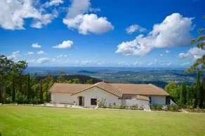 Stunning, Contemporary with Jaw-Dropping Views - Image 4