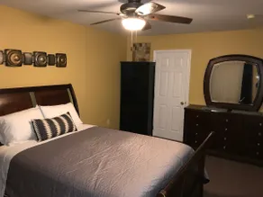 Beautiful Townhouse near Philly Stadiums and Atlantic City - Image 3