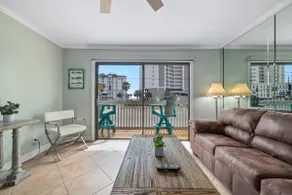 Gentlewinds (Beach View)SLEEPS 6 Close to Hangout - Image 2