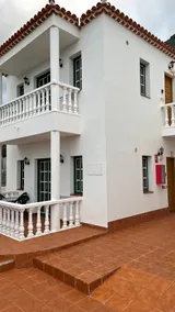 One-bedroom apartment surrounded by gardens - Image 3