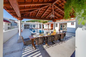 NEW! Seaview Villa MaToLi with heated 50sqm pool and 4 bedrooms, close to Split - Image 4