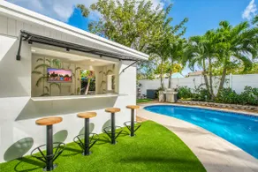 Villa Azur 8BR | Poolside Bar & Oasis, Miami - Image 5