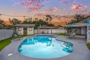 Heated Pool Cozy Modern Home - Image 2