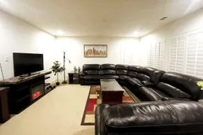 Cozy  single family house with large back yard - Image 4