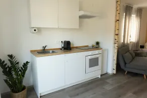 HUGOS Studio Apartment - Image 4