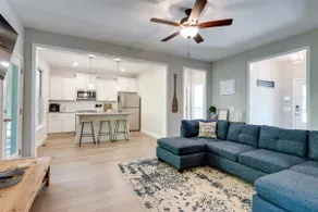 The Lakeside Bungalow – Relax & Unwind (3BR) - Image 4