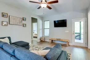 The Lakeside Bungalow – Relax & Unwind (3BR) - Image 5