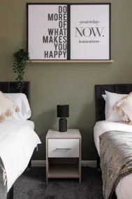 City Centre Studio 3 with Kitchenette, Free Wifi and Smart TV with Netflix by Yoko Property - Image 3