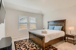 Simple Lovely Home Close to the Airport & Tesla! - Image 4