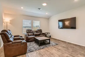 Simple Lovely Home Close to the Airport & Tesla! - Image 2
