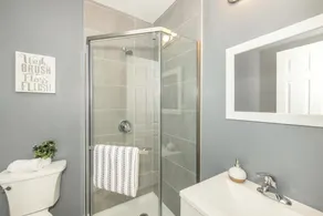 Cozy & huge studio w/ full kitchen & bath - Image 4