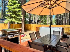 Luxurious Tahoe Escape: Hot tub, Arcade, Fireplace, and more+ - Image 5