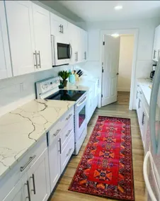 Charming 2-bdrm bungalow in heart of Whitaker - Image 4