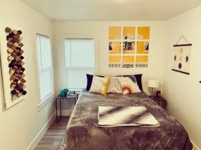 Charming 2-bdrm bungalow in heart of Whitaker - Image 3