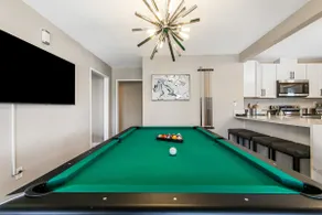 Golf, Hot Tub, Pool Table - Remodeled 3BR LV Home - Image 2
