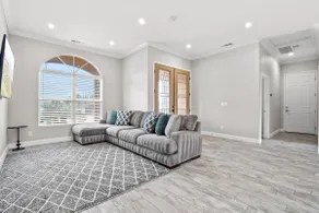 Live Beautifully! Amazing 3 Bed Ranch Property! - Image 3