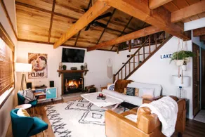 Cozy Poconos cabin with fireplace, close to lake - Image 2
