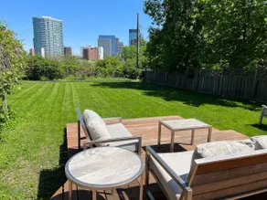 Private urban oasis with amazing downtown views - Image 3