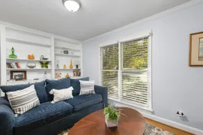 The Artist… Bright & Relaxing Entire Home sleeps 4 - Image 5