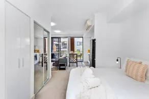 Charming Studio in Subiaco with FREE WiFi and Parking - Image 4
