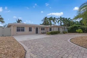 Luxury Water Front, Heated Pool & Jacuzzi, 5br  - Image 2