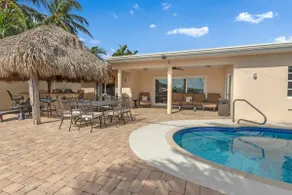 Luxury Water Front, Heated Pool & Jacuzzi, 5br  - Image 3