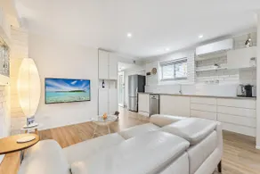 Pet Pawfect Coastal Stay, Couples Studio. - Image 2