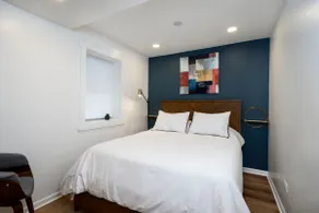 Trendy Chicago Apartment - FREE Parking Spot - Image 5