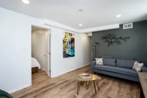 Trendy Chicago Apartment - FREE Parking Spot - Image 4