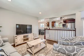 Bright and modern family home, 20 min to Denver - Image 4