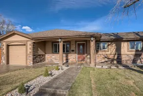 Bright and modern family home, 20 min to Denver - Image 3